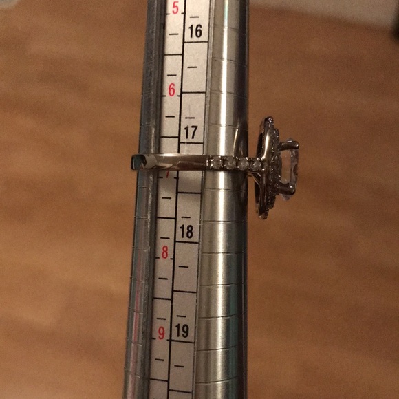 Bradford Exchange sterling silver ring set. - Picture 8 of 9